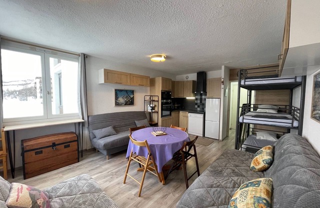 Renovated studio with direct slope access, well-equipped