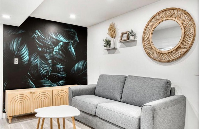 Renovated suite near 17th