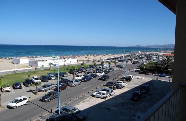 Renovated T2 apartment, sleeps 4, parking, beachfront, Saint-Cyprien center