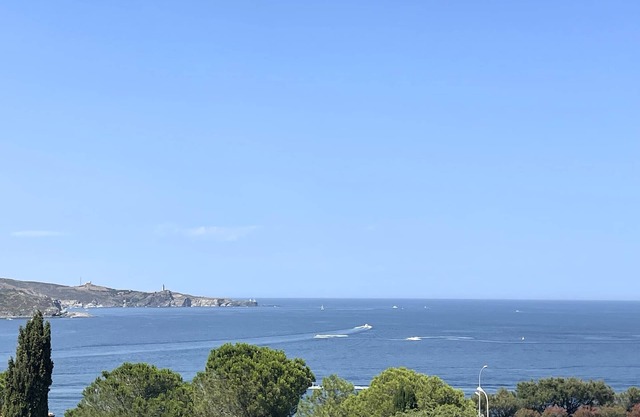 Renovated T3 Apartment with A/C, Terrace, and Parking in Banyuls-sur-Mer