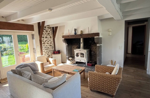 Rent country house - sleeps 8, 4 bedrooms, between lakes and volcanoes