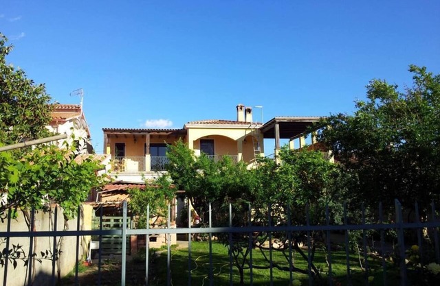 RENT FOUR LOCAL with 6 beds