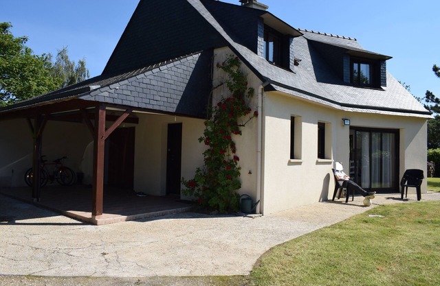Rent House 400m from the beach