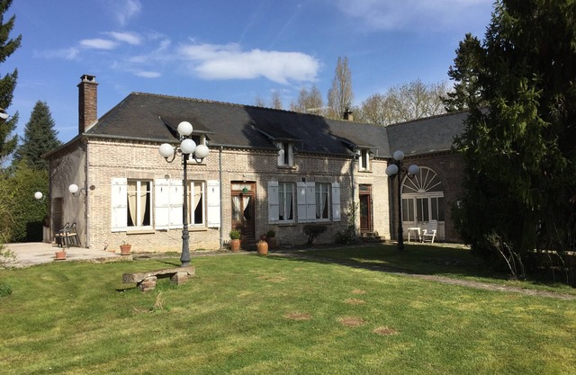 Rent house 6/8 beds saint Mards en Othe with tennis pool