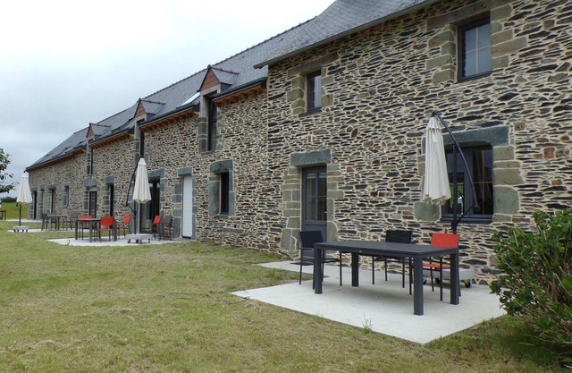 rental cottage near Lake Guerledan Brittany