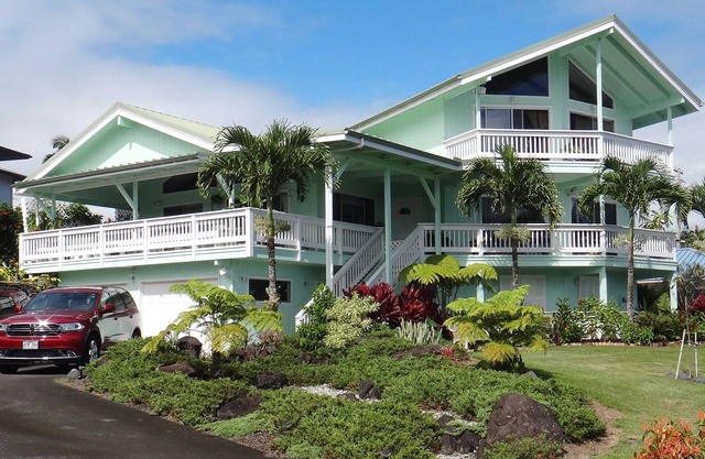 Reservations resumed Quiet hilltop location overlooking Hilo Bay.