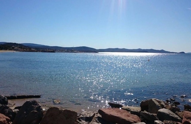 RESIDENCE BEACH FACING THE ISLANDS OF HYERES