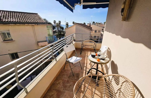 Residence Unforeseeable - Beautiful apartment with balcony 300m from the beach, air conditioning, internet.