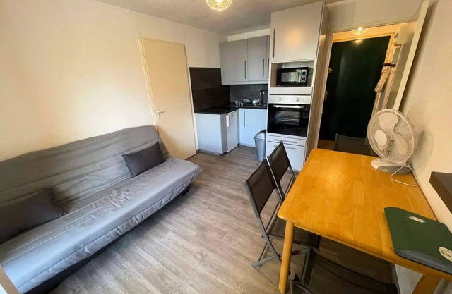 Residence La Croisette B - Air-conditioned apartment with 1 bedroom close to the beach of the Sablettes
