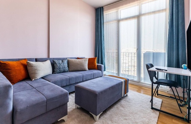 Residence w Balcony 5 min to Metrobus, Golden Horn