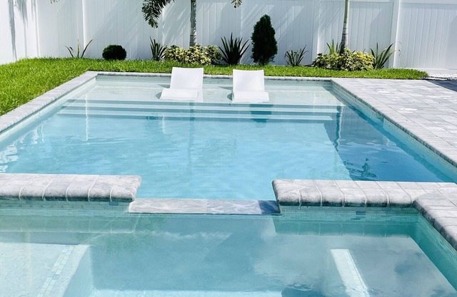 Resort 561-Saltwater heated pool & spa.