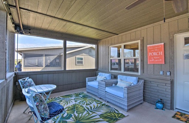 Resort Cabin with Nearby Pool and Lake Access!