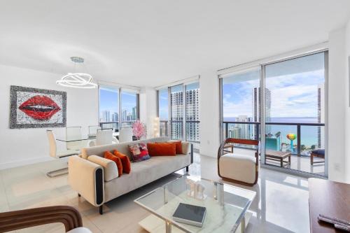 Resort-Style Living with Direct Ocean Views - 3BR Beauty
