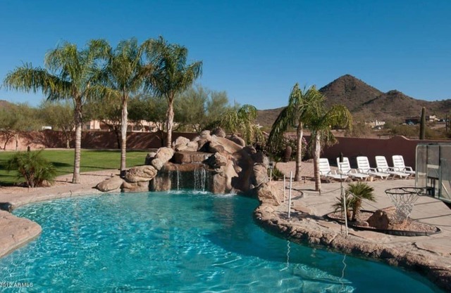 Resort vacationing at the Oasis Sleeps up to 24 SEE DESCRIPTION