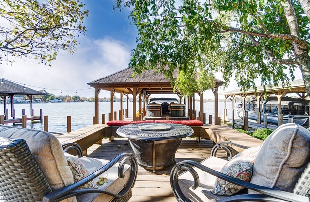 Rest and Relax at the Lakehouse on Buckeye Lake