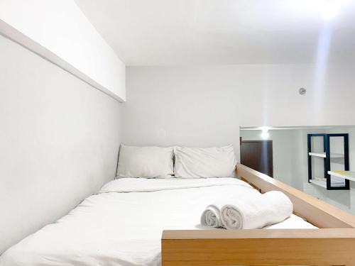Restful and Well Designed Studio Transpark Juanda Bekasi Timur Apartment By Travelio