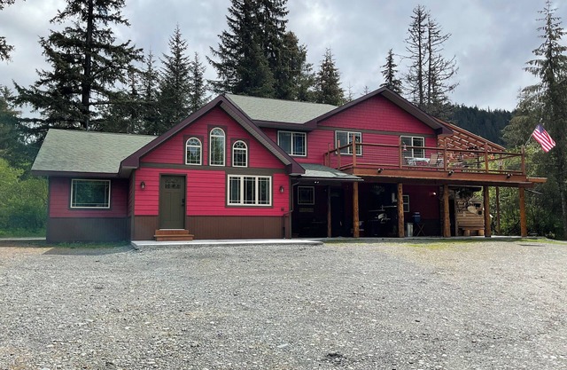 Resurrection Peaks Lodge. Lower unit, sleeps 8. Private lot and close to town.