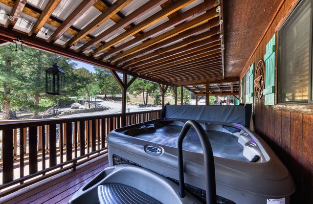 Retreat to Nature | King Suite + Wildlife Views