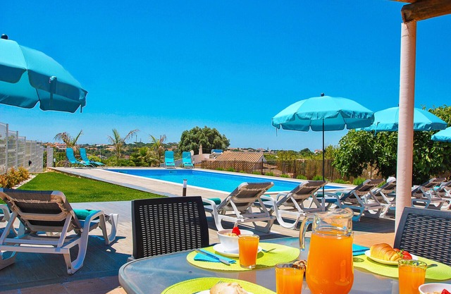 Retreat w/heatable pool & BBQ