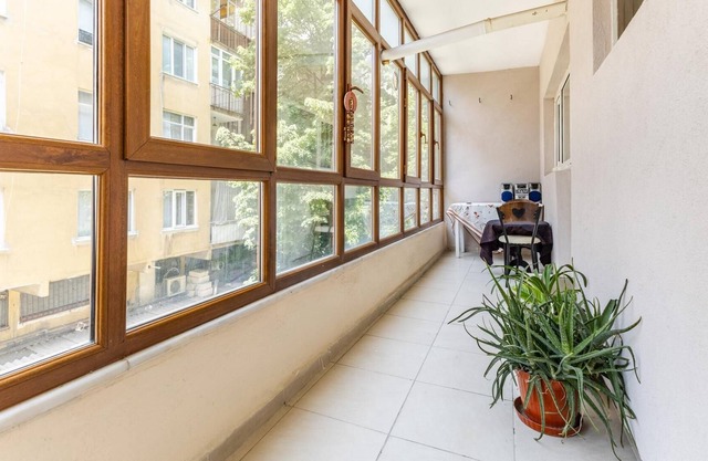 Retro Spacious Furnished Flat Near Kadikoy Marmaray