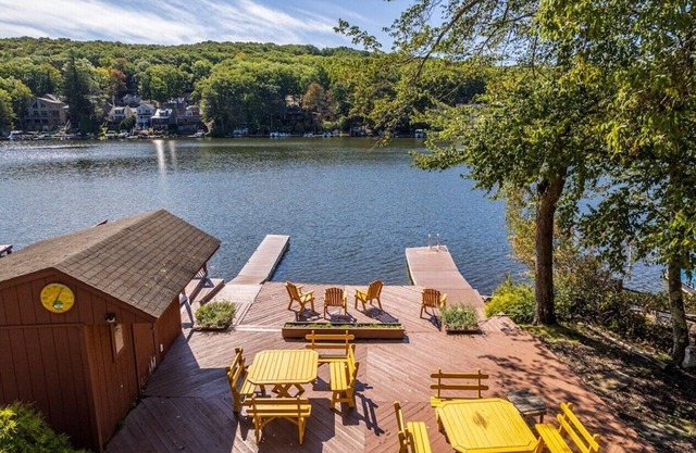 Reunions, Retreats, Lakefront, 3 Houses, Game Rooms, 2 Pool Tables, 3 Hot Tubs
