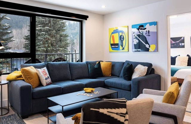 Revelstoke - Condo with Hot Tub-Revel In The Stoke