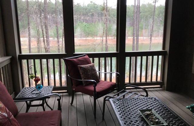 Reynolds Lake Oconee Cottage, 2 Miles from the Ritz Carlton.