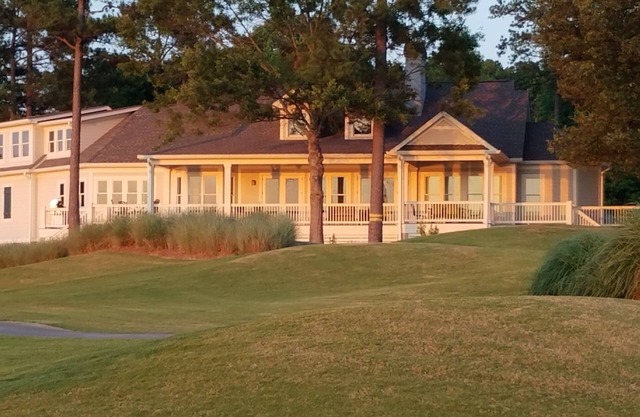 Reynolds Luxury Lakefront with Amazing Views