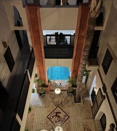 Riad 5 sens