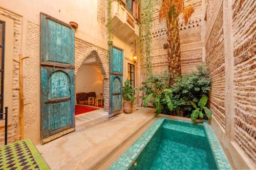 Riad Banafsaj - Exclusif - 20mn de Jamaa Al Fnaa