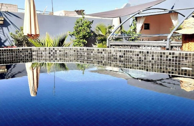 Riad Cosy, swimming pool, 4 bed+bath, Private, in medina