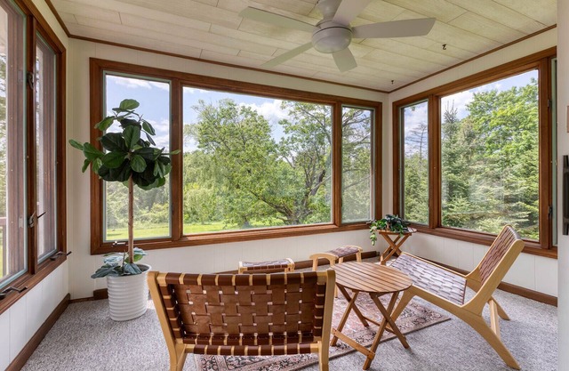 Richmond Ranch w/Hot Tub by Evergreen Home