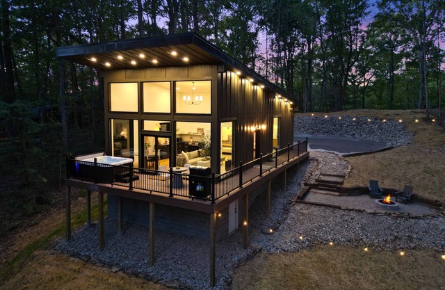 Ridgeview | Large Glass Windows | Modern