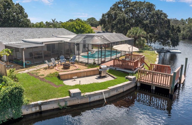 River House with heated Pool, Sunsets, Fishing, Dolphin & Manatee Watching