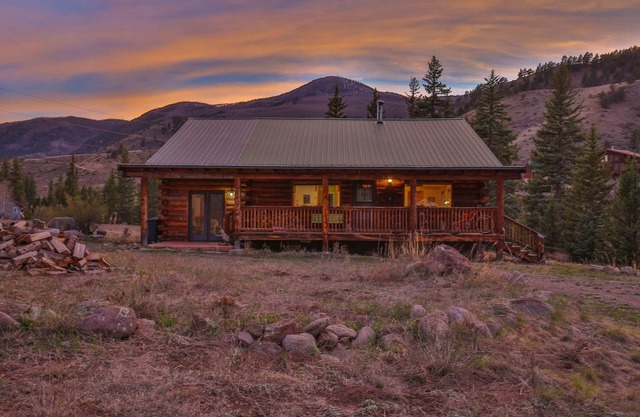 River & Roots: Family cabin with private riverfront
