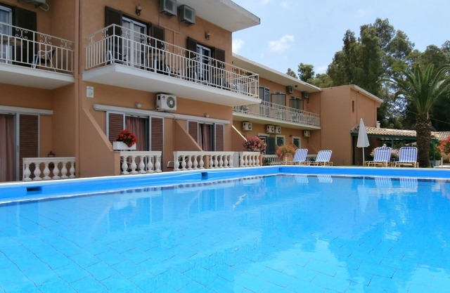 River studio 3 person with swimming pool