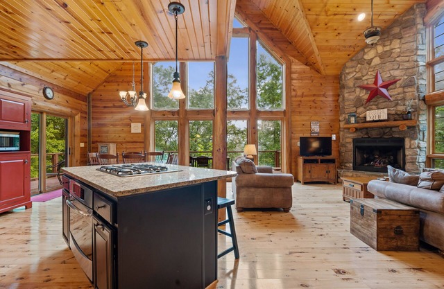 River Woods Retreat:10min to River, L2 EV, Hikes, 2 Fireplaces, Hottub, SP 10mi