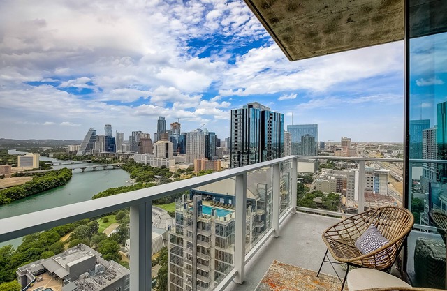 Riverside 30th floor penthouse Rainey St condo with the best view in Austin