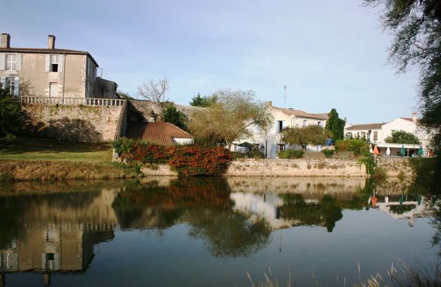 Riverside 4 bedroom House in a stunning village, close to miles of beaches