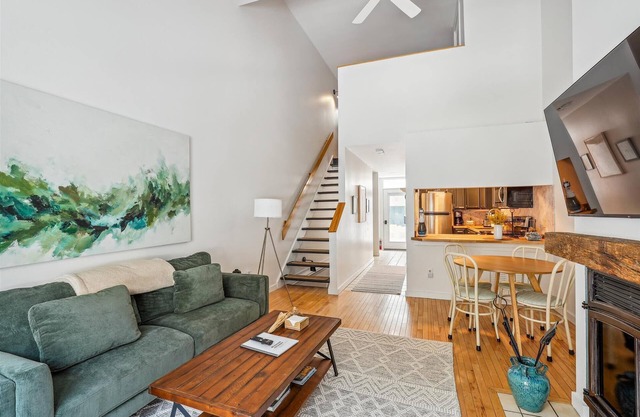 Riverside Getaway: 1br+ loft, fireplace, a/c, decks w/river views, free ski shuttle, Village area!