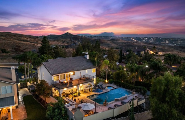 ~Riverside Golden Hour Oasis~MovieTheater~Pool/Hot Tub