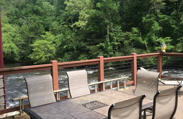 Riverside Premium Cabin