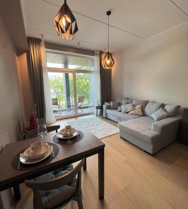 Riverside Retreat - Cozy Central Stay in Pärnu