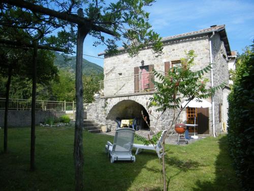 Riverside Retreat in La Souche