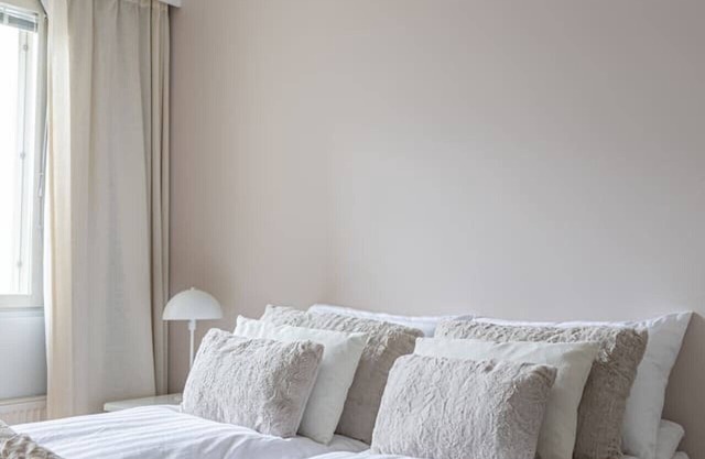 Riverside Suites I by BookLapland
