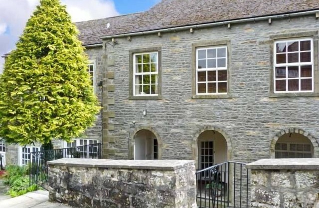 RIVERSIDE WALK, family friendly, luxury holiday cottage in Airton