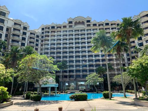 Riviera Bay Condominium, Tanjung Kling