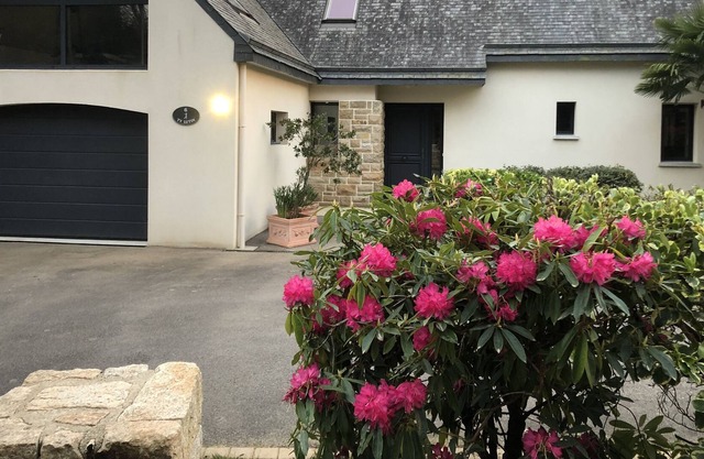 Riviera Bretonne Quiet villa 5 minutes from the beach, direct access to Golf Odet