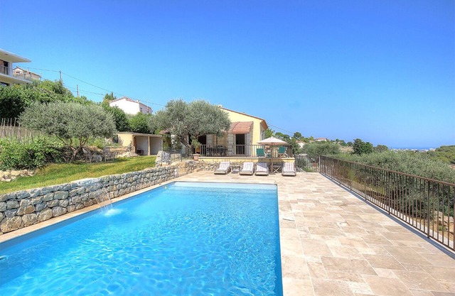 Riviera Provençal House Full of charm with Heated Pool