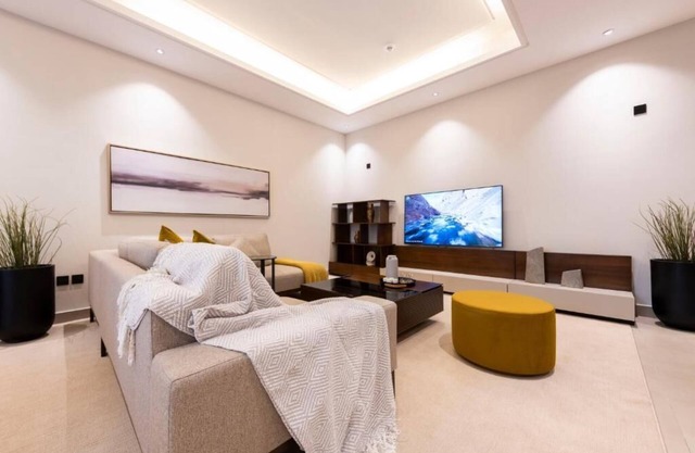 Riyadh homes by RAFA Two-Bedroom Apartment with View